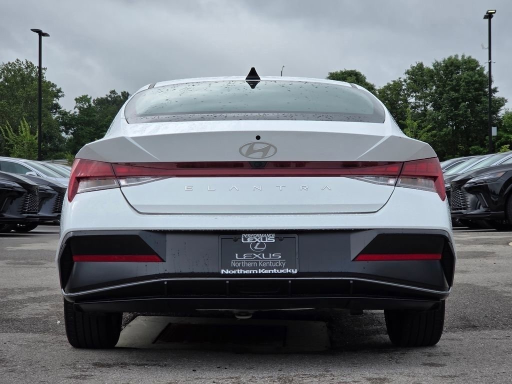 Used 2025 Hyundai Elantra SEL FWD image 26