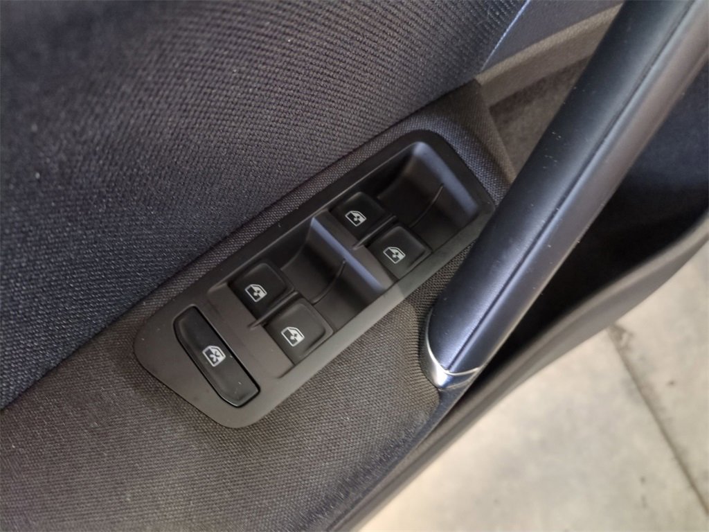 Used 2021 Volkswagen GTI SE image 12