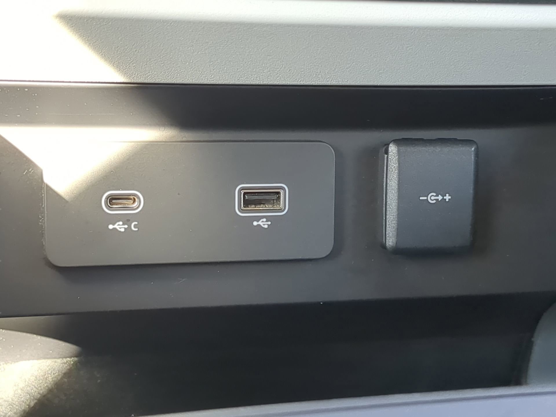 Used 2022 Land Rover Defender 110 SE image 54