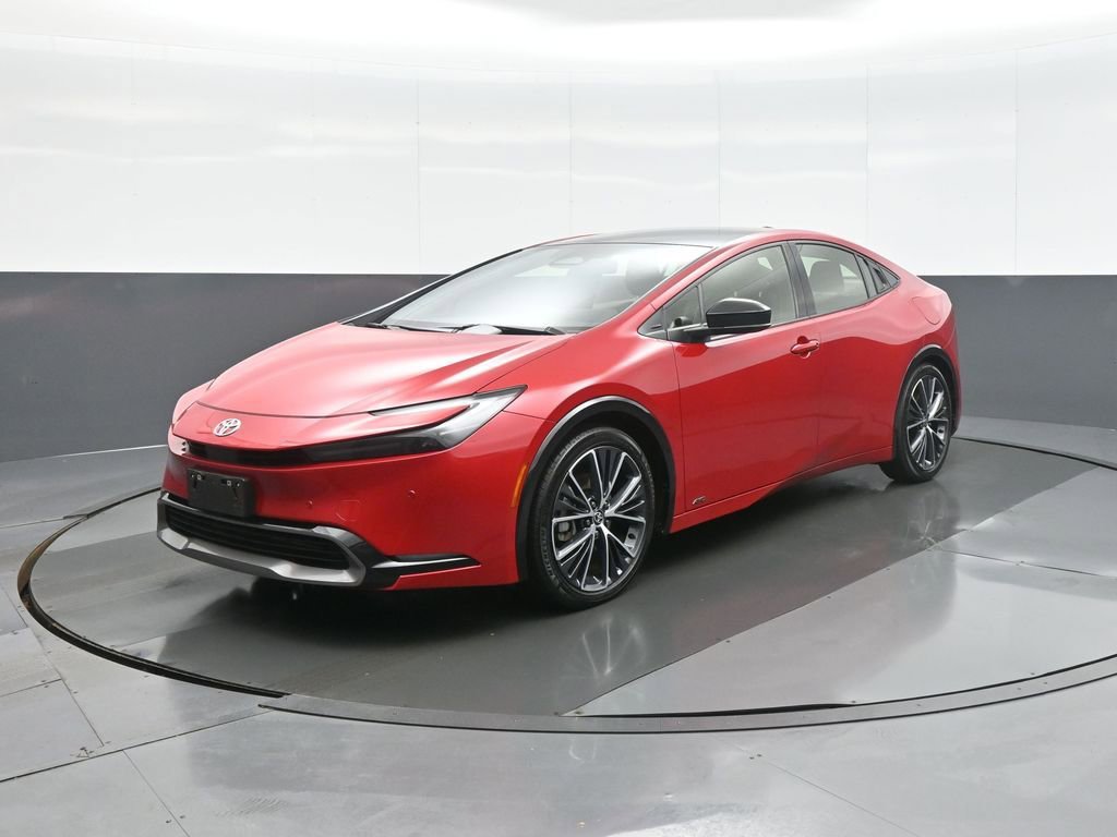 Used 2025 Toyota Prius XLE image 3