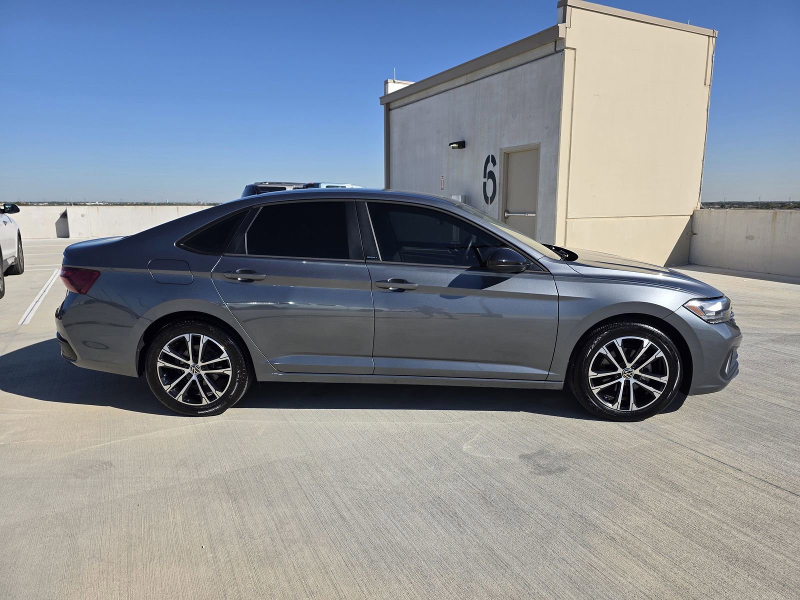 Used 2024 Volkswagen Jetta Sport image 5