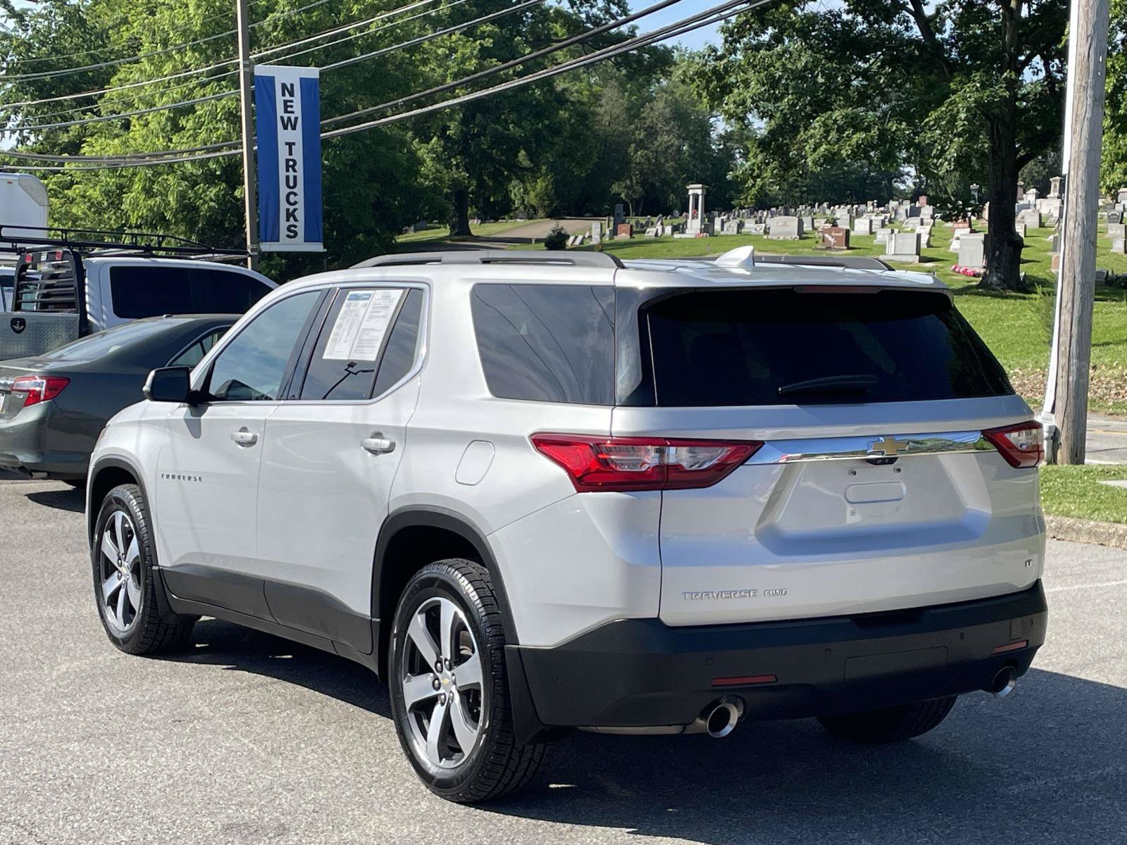 Used 2021 Chevrolet Traverse LT w/ LT Premium Package AWD/4WD image 5