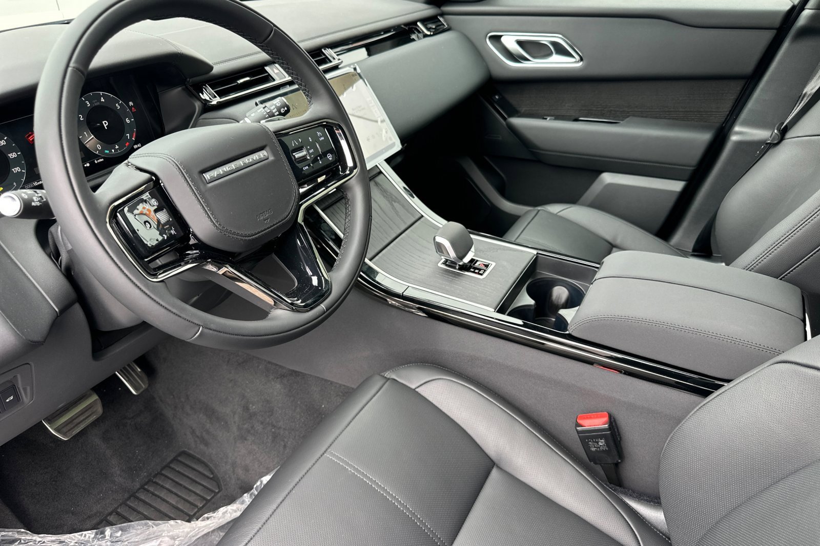 New 2026 Land Rover Range Rover Velar Dynamic SE image 9