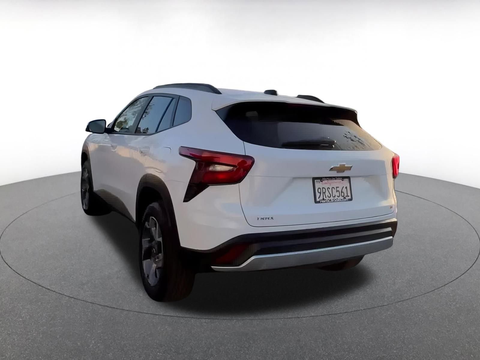 Used 2025 Chevrolet Trax LT image 11