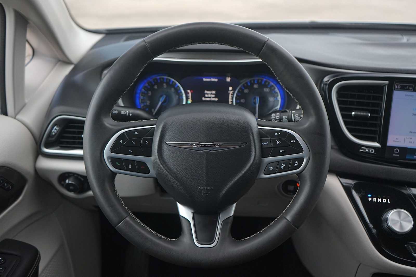 Used 2024 Chrysler Pacifica Touring-L FWD image 16