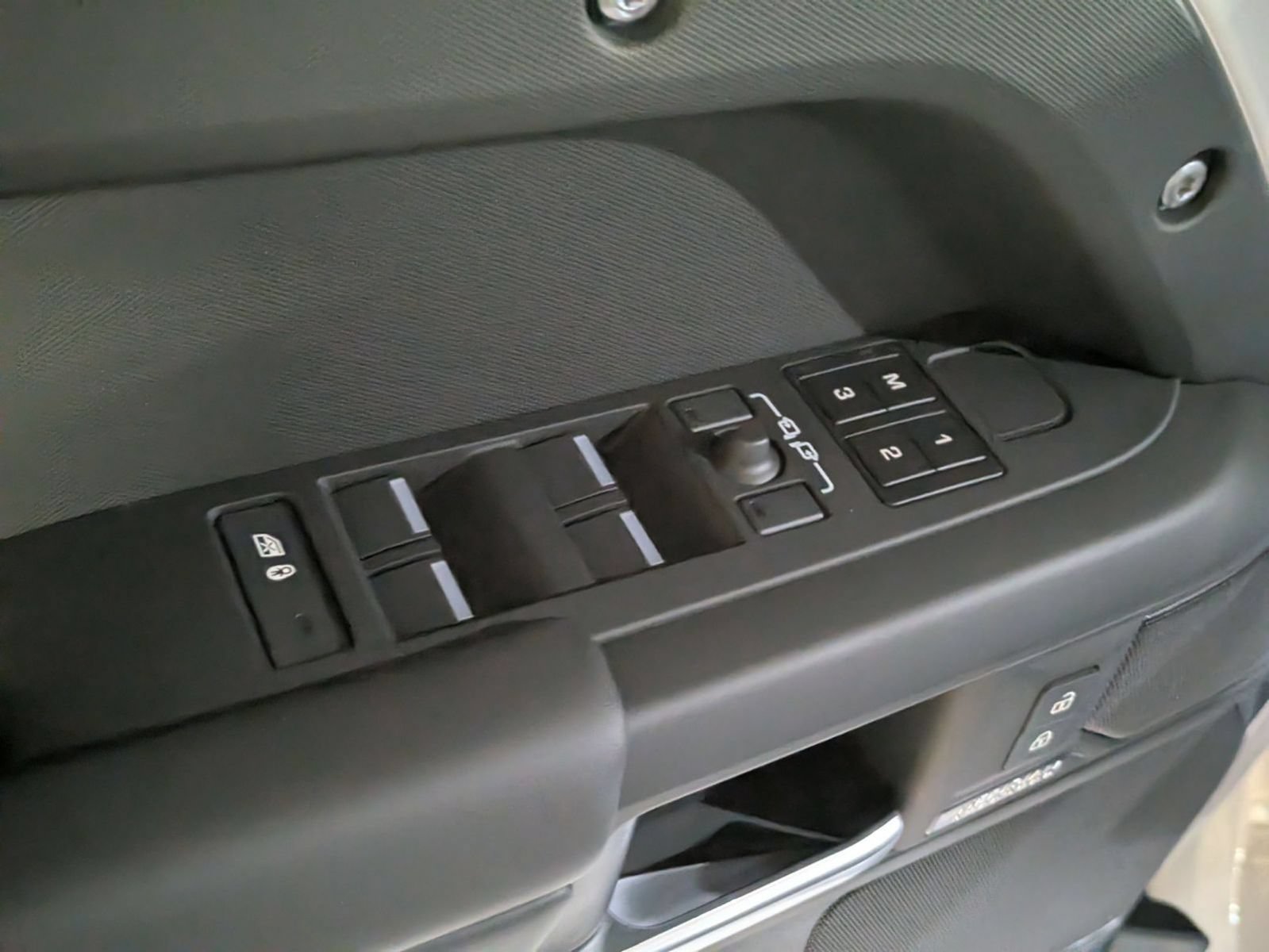 New 2026 Land Rover Defender 110 X-Dynamic SE AWD/4WD image 24