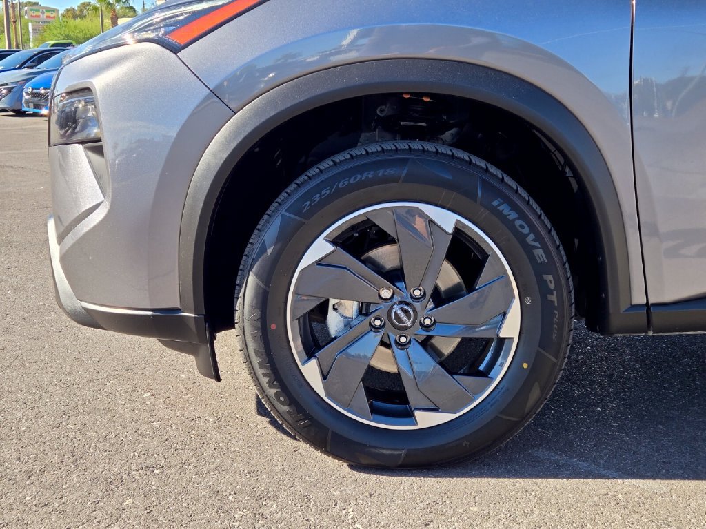 Certified 2025 Nissan Rogue SV FWD image 9