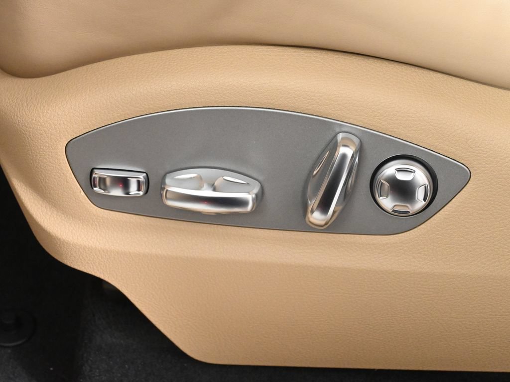 New 2026 Porsche Macan AWD/4WD image 30