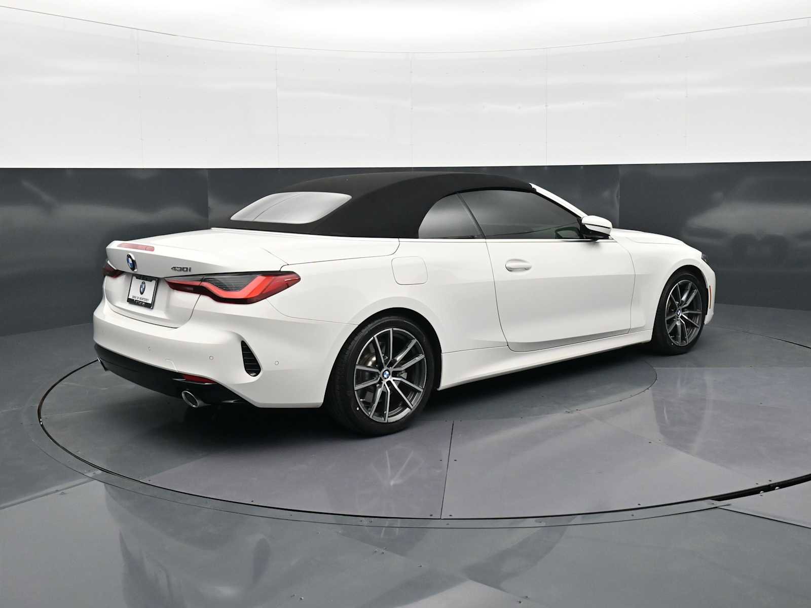 Used 2024 BMW 430i Convertible w/ Premium Package image 5