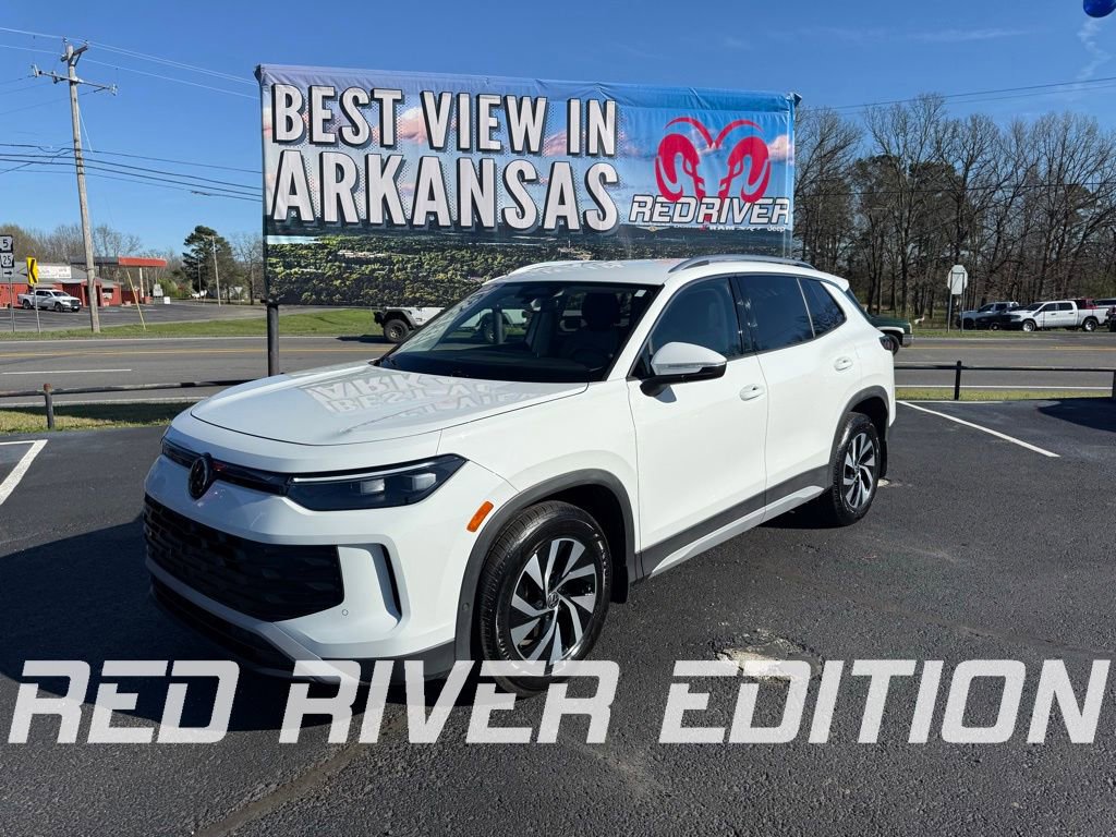 Used 2025 Volkswagen Tiguan S image 1