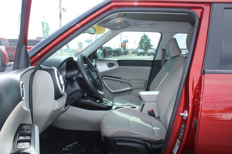 Used 2023 Kia Soul LX w/ LX Technology Package image 9
