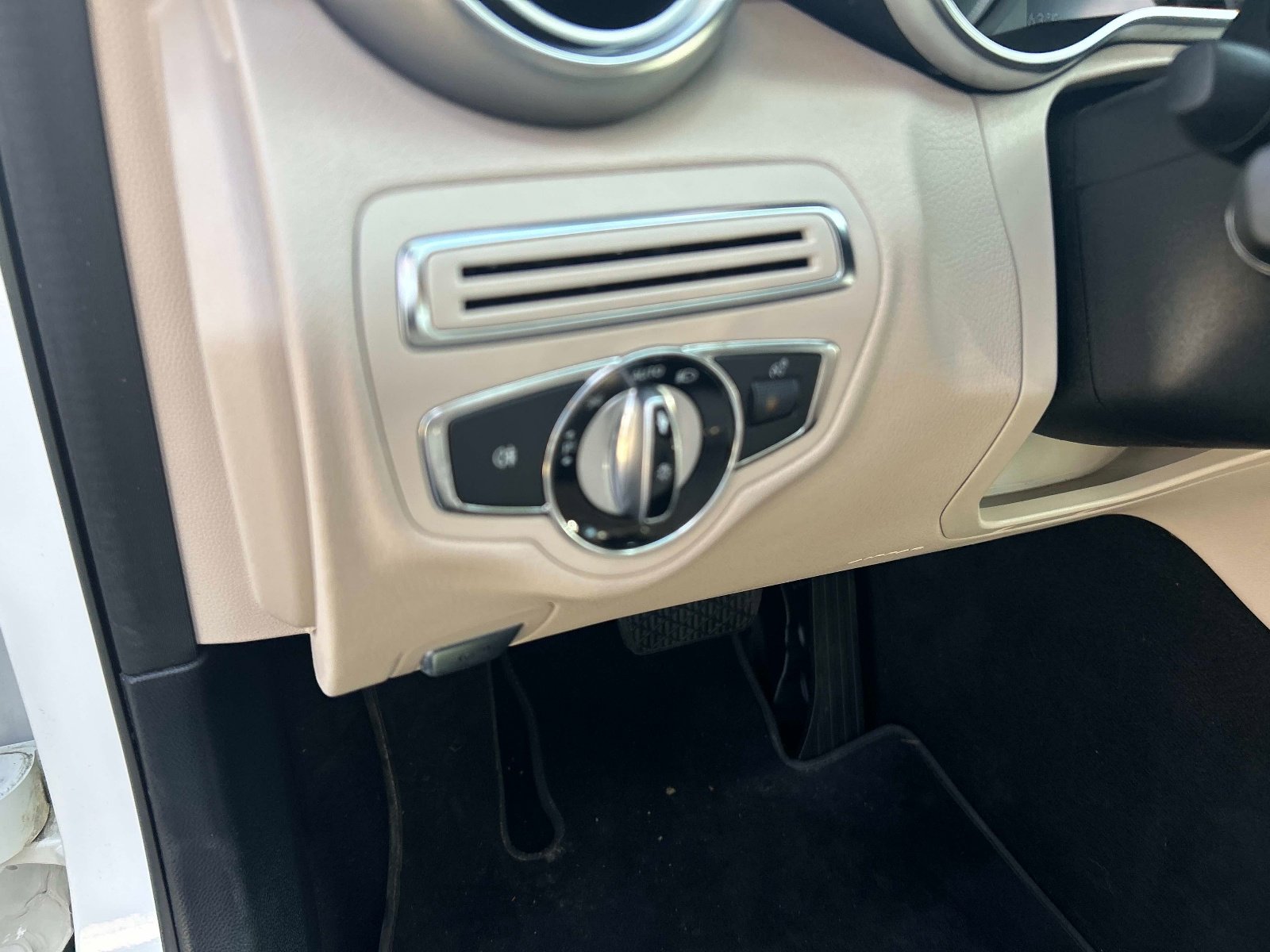 Used 2015 Mercedes-Benz C 300 4MATIC Sedan image 19