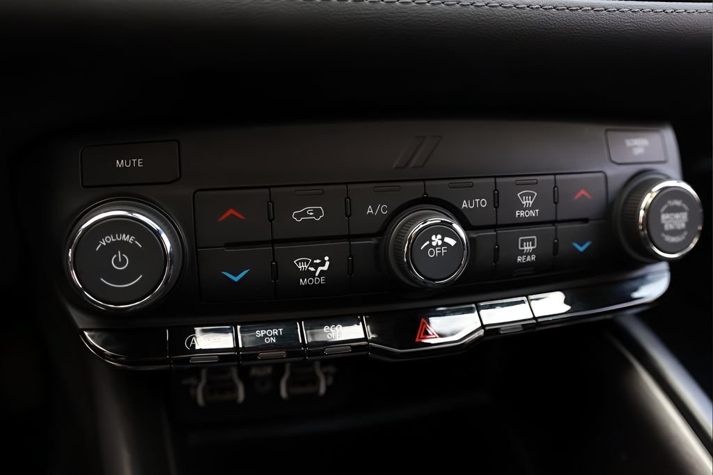 Used 2022 Dodge Durango SXT w/ Blacktop Package AWD/4WD image 38