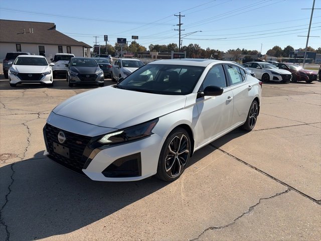 New 2025 Nissan Altima 2.5 SR w/ SR Premium Package image 2