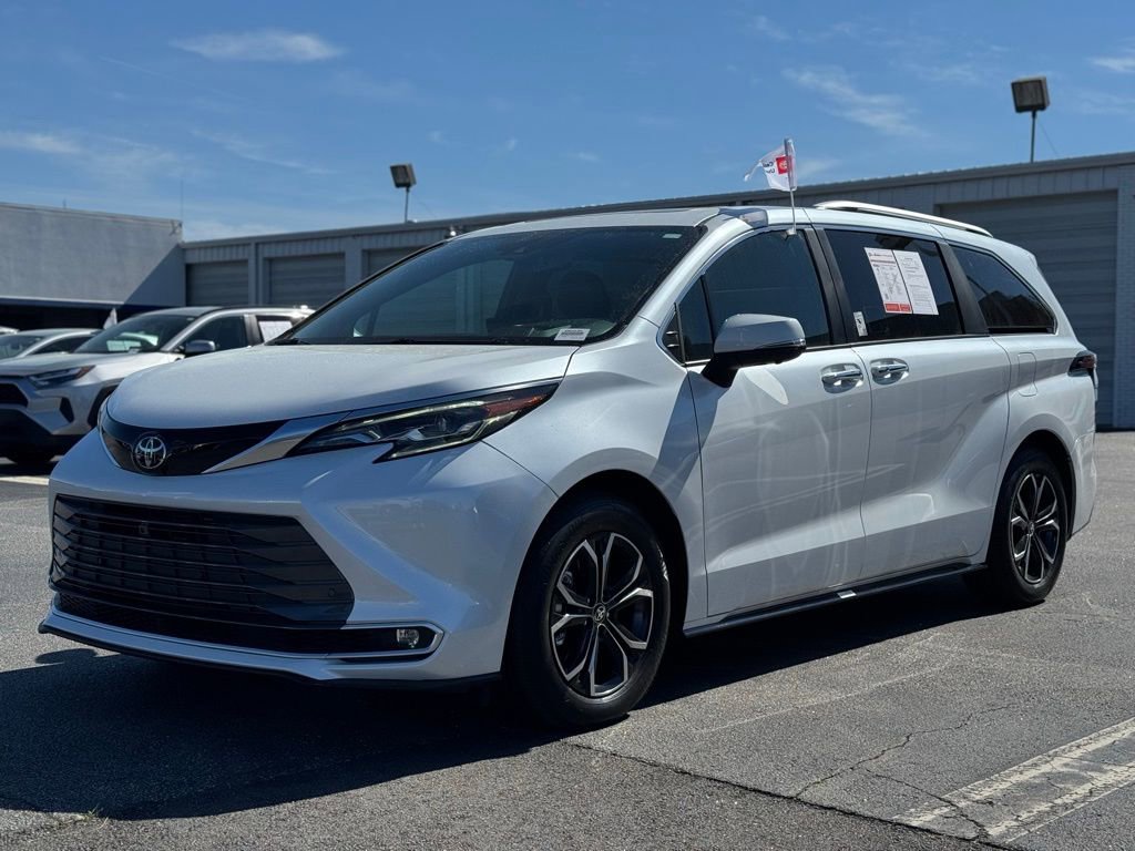 Used 2026 Toyota Sienna Platinum image 6