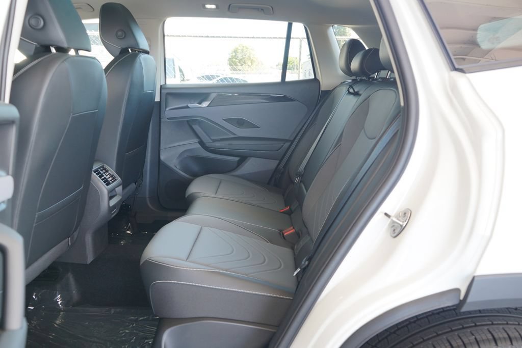 New 2026 Volkswagen Tiguan SE FWD image 7