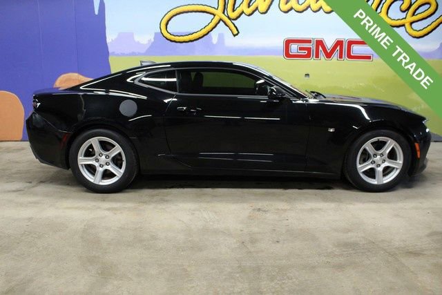 Used 2016 Chevrolet Camaro LT w/ Technology Package RWD image 1