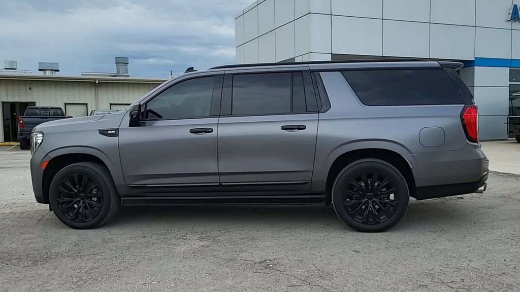 Used 2022 GMC Yukon XL Denali w/ Max Trailering Package image 5