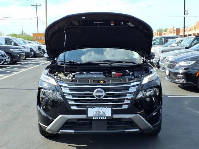 Used 2025 Nissan Rogue SL w/ Tech Package AWD/4WD image 33