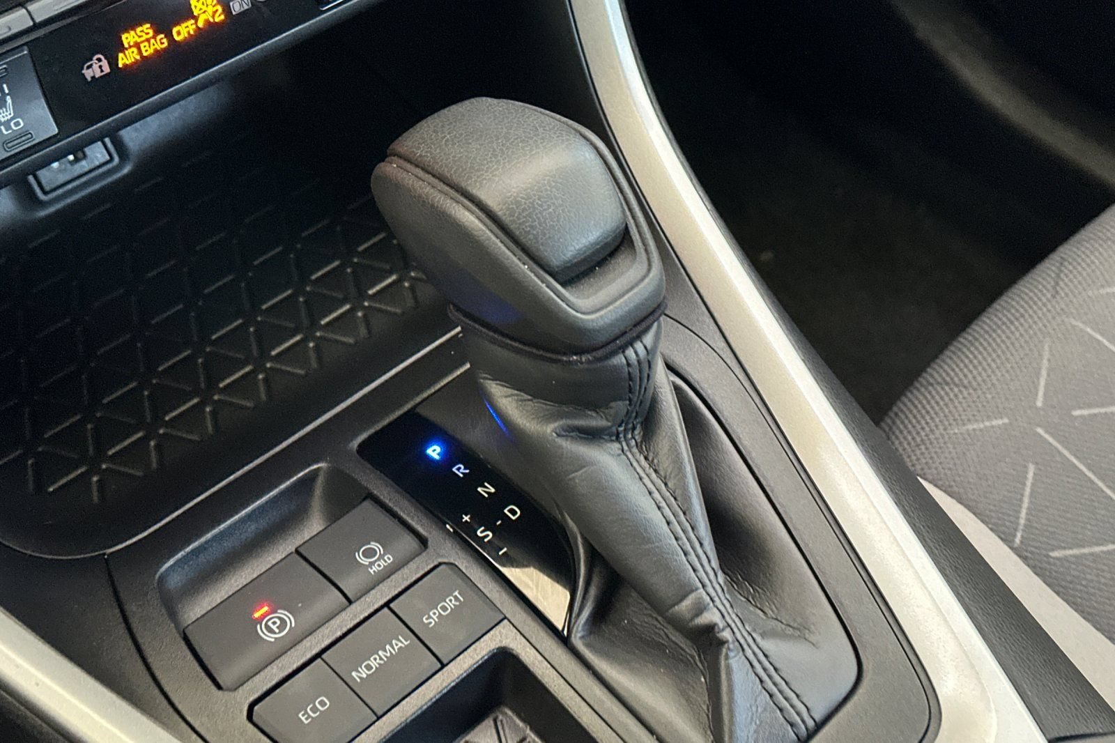 Used 2024 Toyota RAV4 XLE w/ Convenience Package FWD image 23