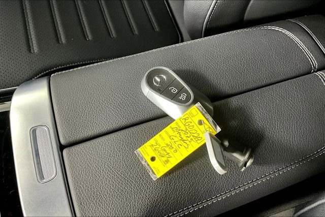 Used 2025 Mercedes-Benz GLC 300 4MATIC image 10