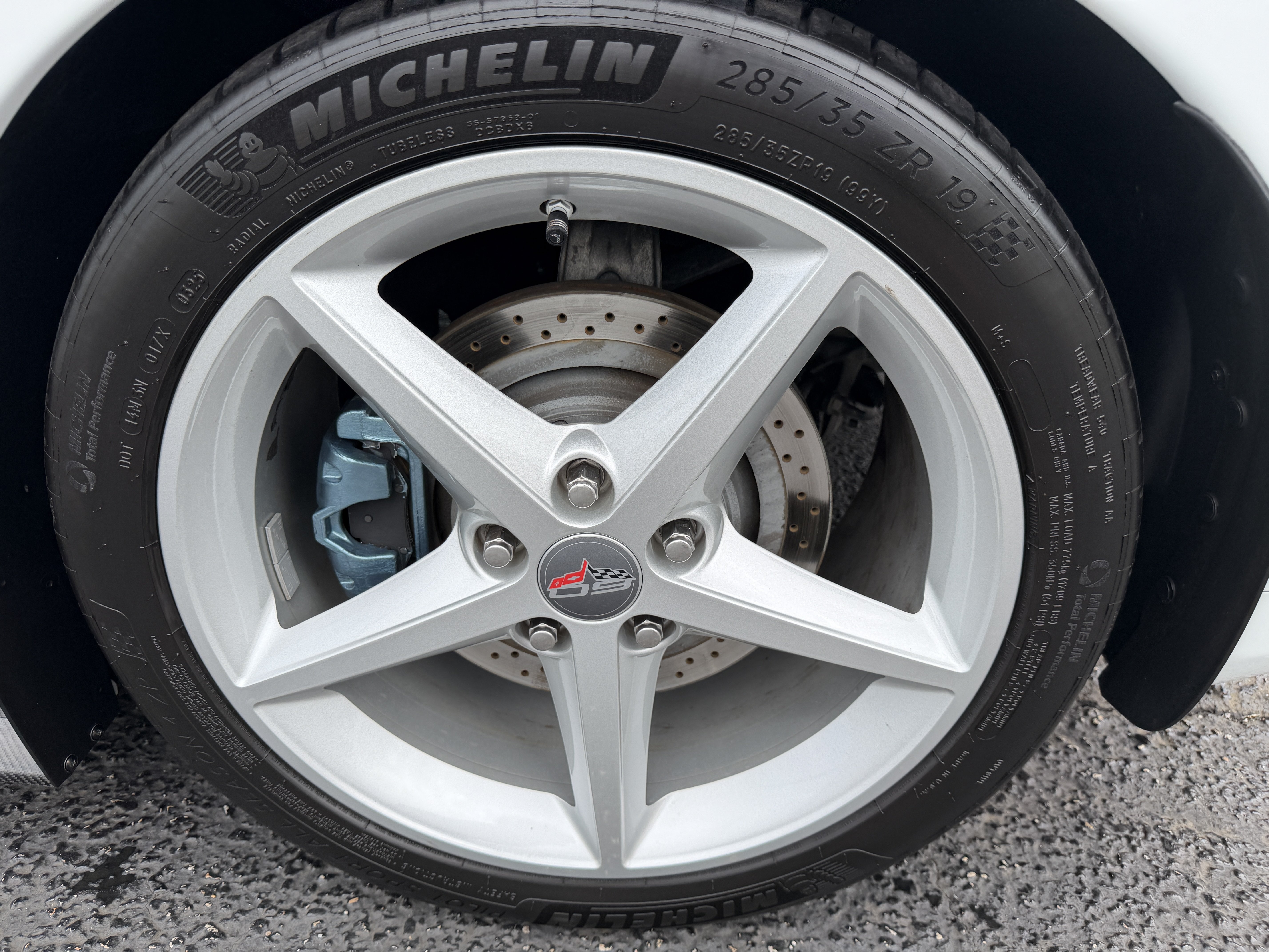 Used 2013 Chevrolet Corvette Coupe w/ 4LT Preferred Equipment Group RWD image 10