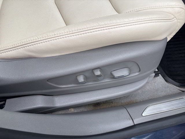 Used 2017 Cadillac XT5 Luxury w/ Driver Awareness Package image 41