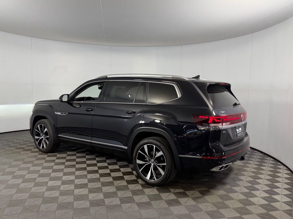 Used 2024 Volkswagen Atlas SEL Premium R-Line image 8