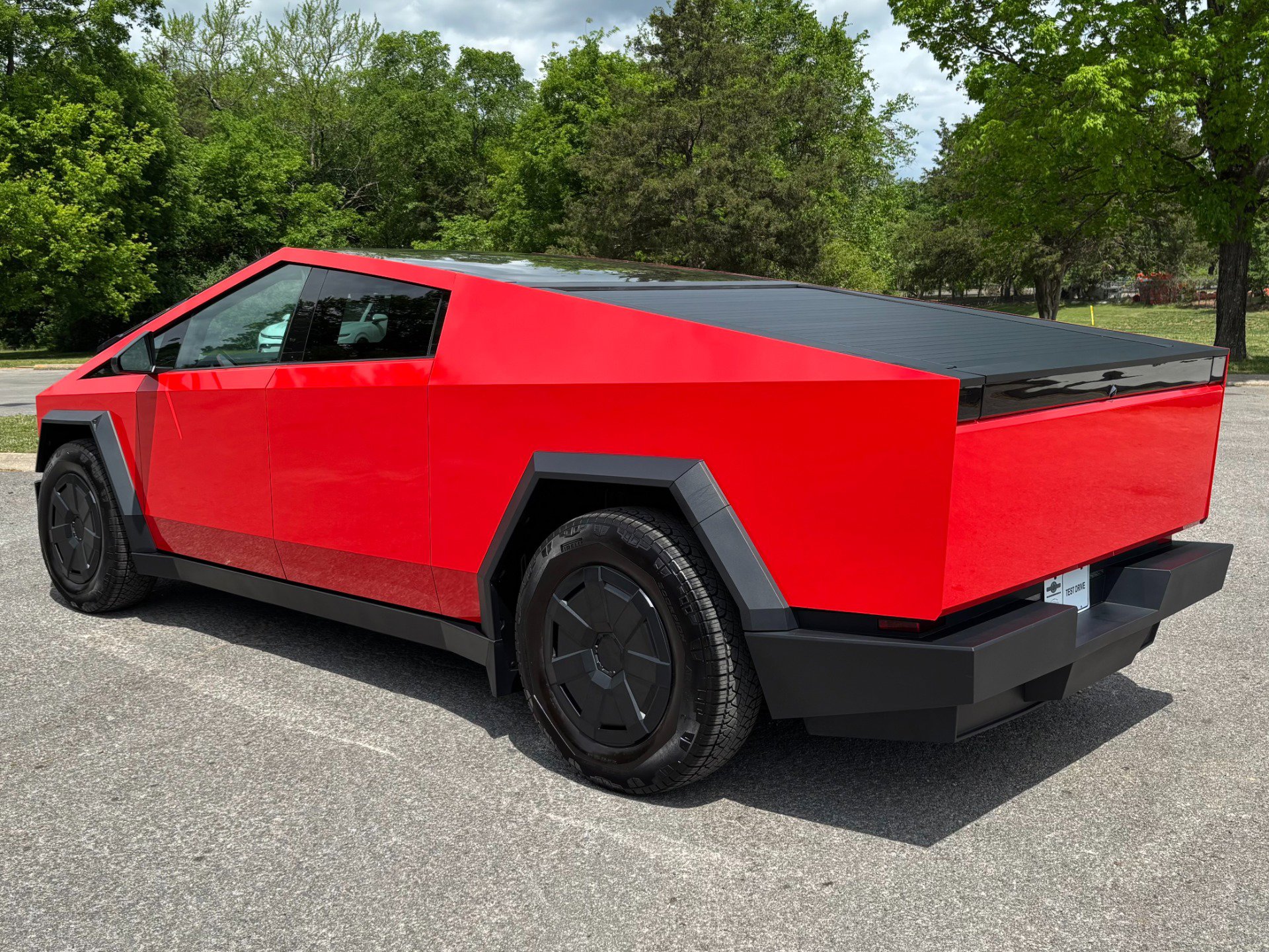 Used 2024 Tesla Cybertruck AWD Crew Cab image 4