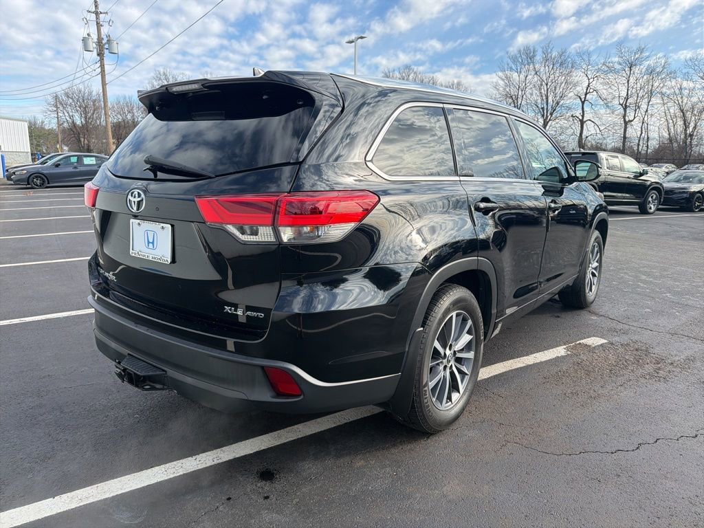 Used 2017 Toyota Highlander XLE image 5