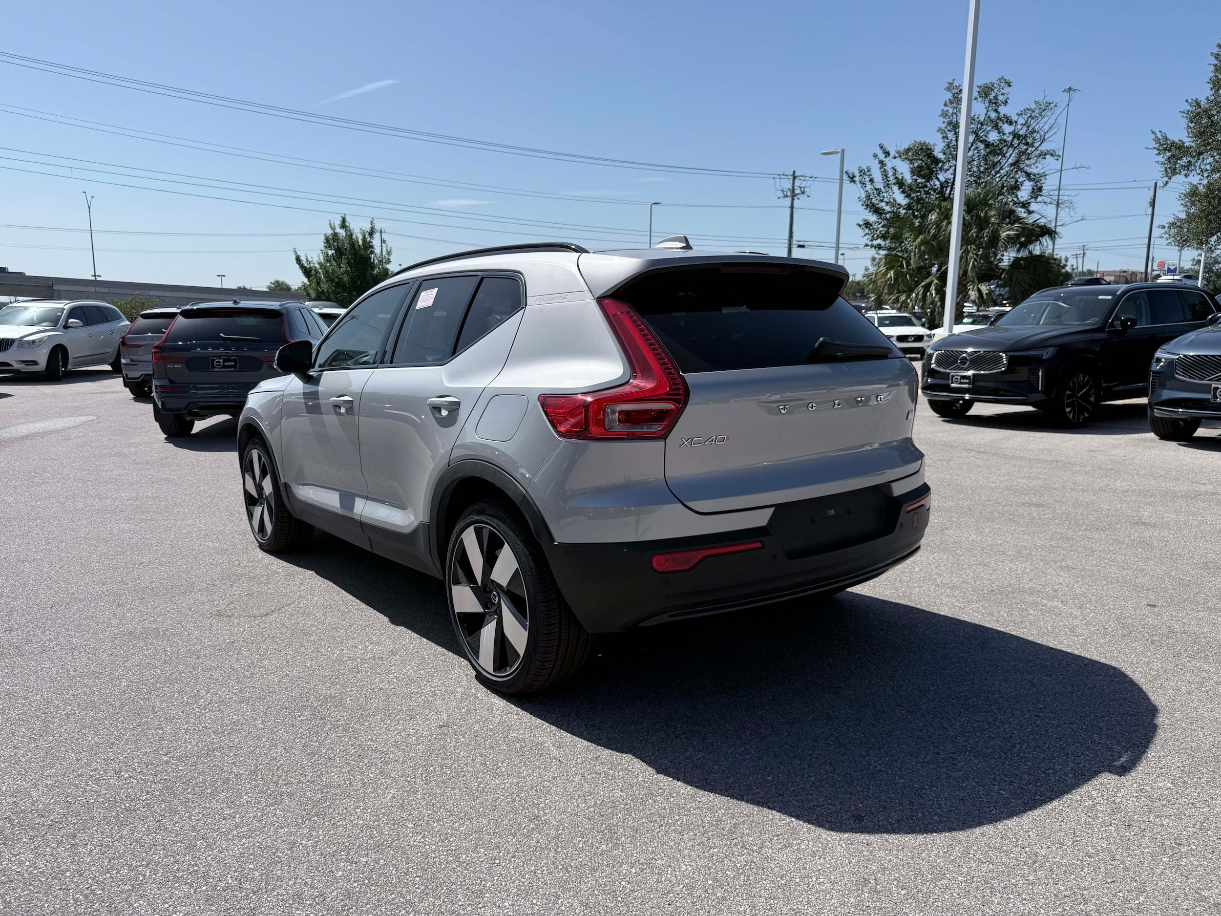 Certified 2023 Volvo XC40 Recharge Ultimate AWD/4WD image 4