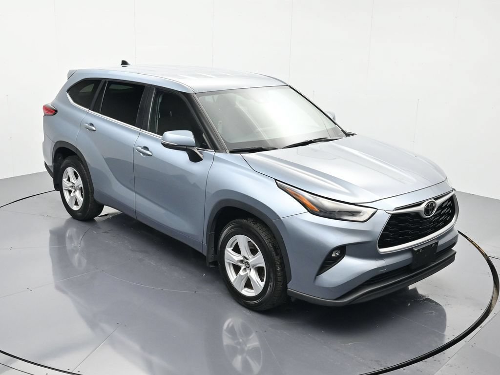 Used 2023 Toyota Highlander LE AWD/4WD image 30