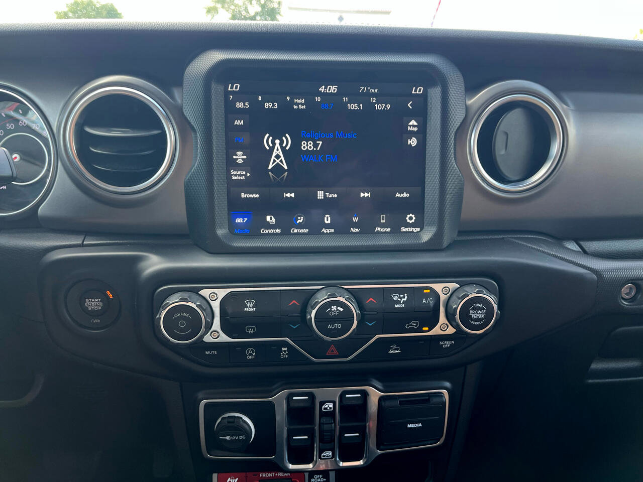 Used 2021 Jeep Gladiator Rubicon w/ Uconnect 4C Nav & Sound Group image 16