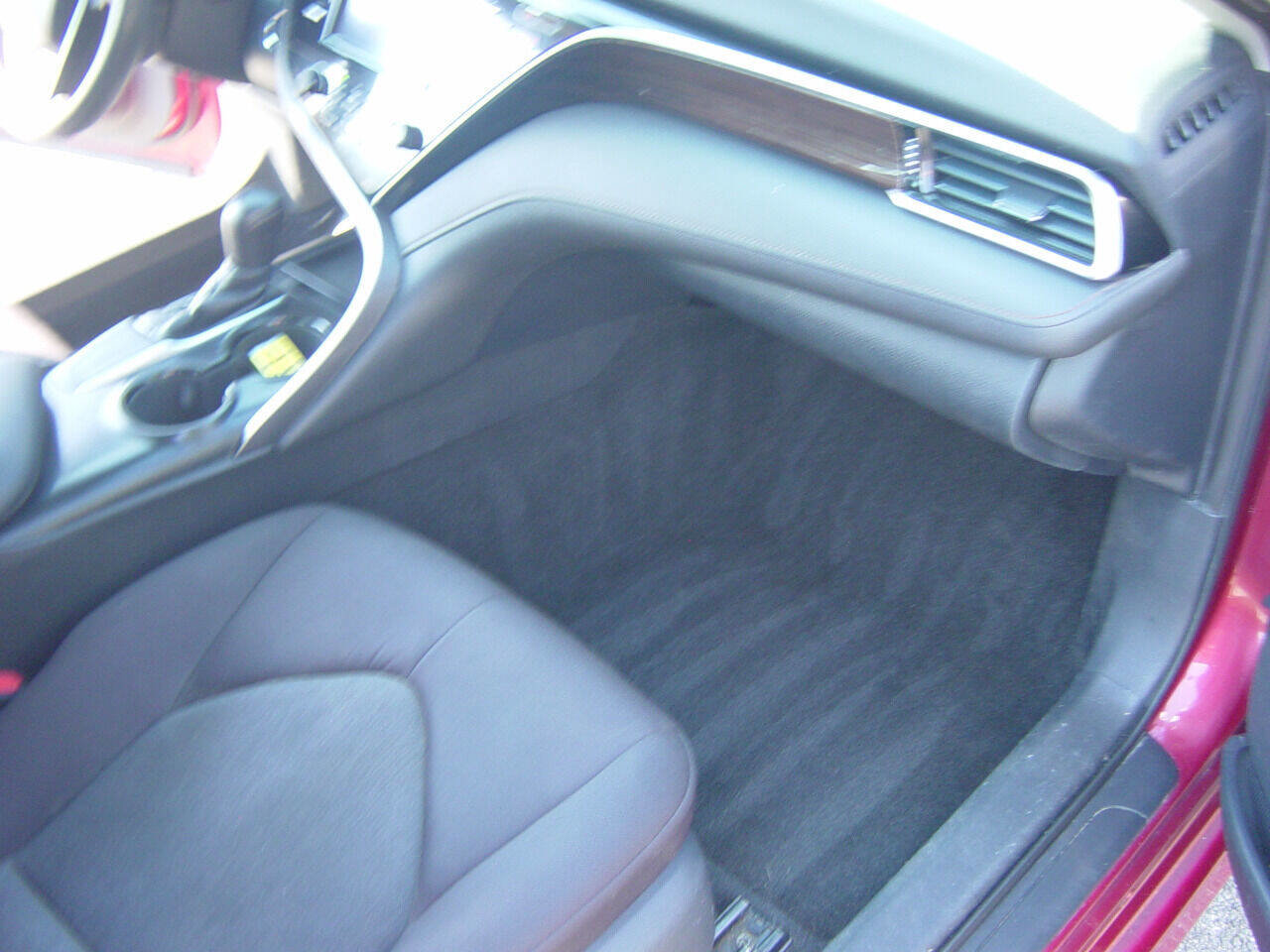 Used 2018 Toyota Camry L image 13