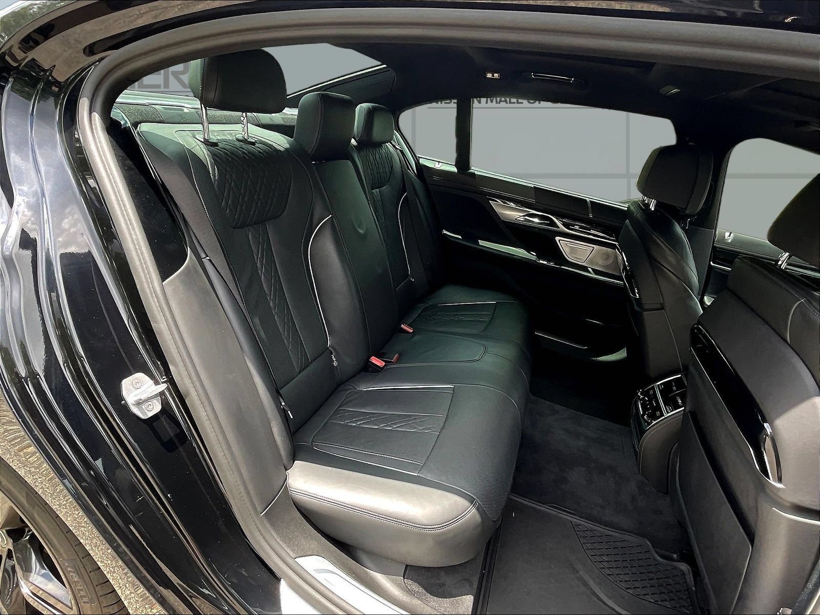 Used 2018 BMW 750i xDrive AWD/4WD image 27