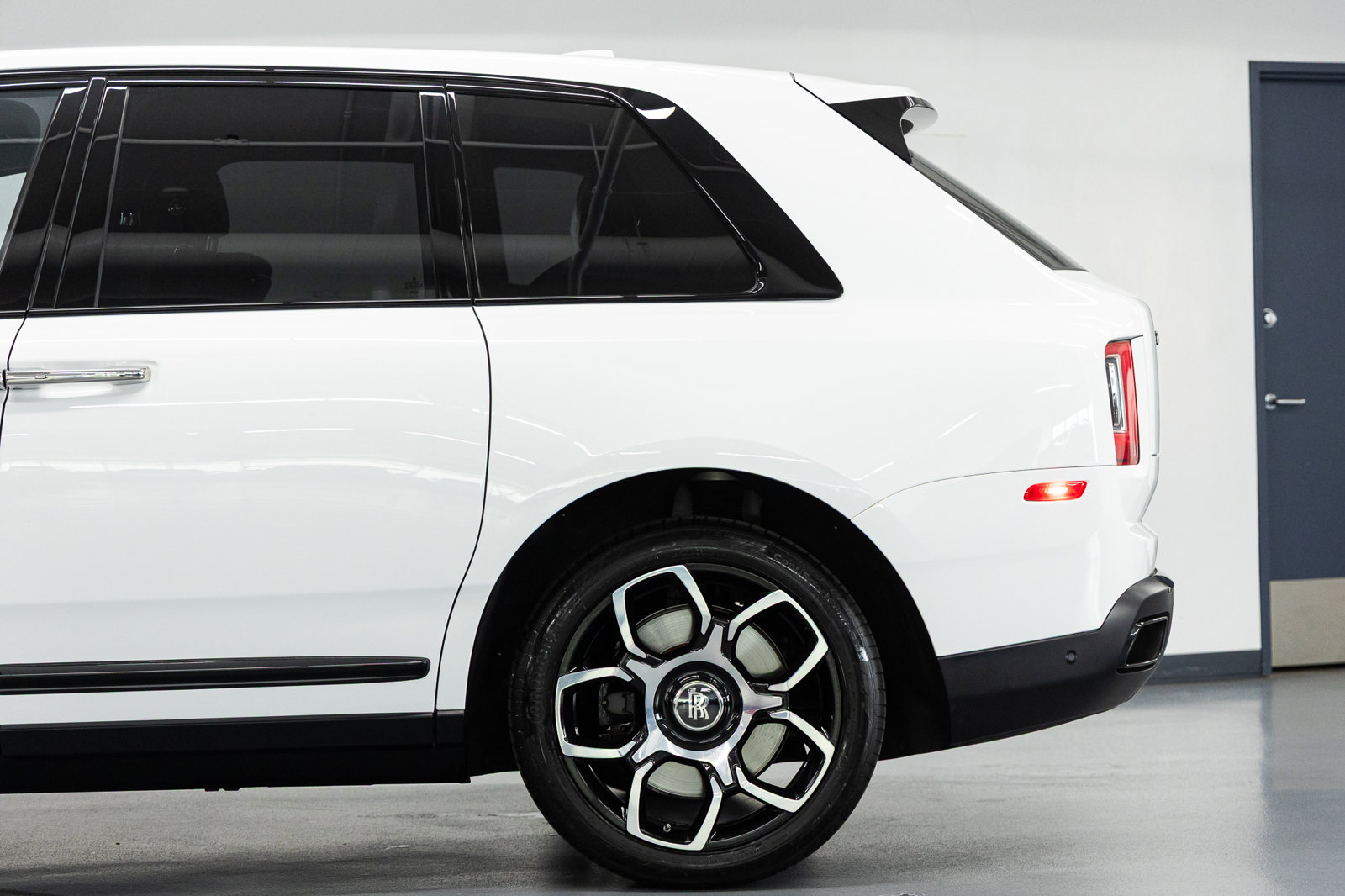Certified 2023 Rolls-Royce Cullinan Black Badge w/ Driver's Package AWD/4WD image 18