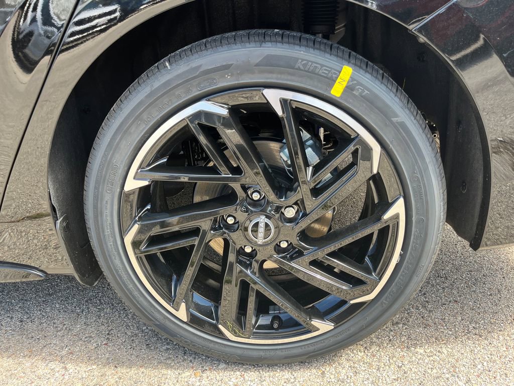 New 2026 Nissan Sentra SR w/ SR Premium Package FWD image 10