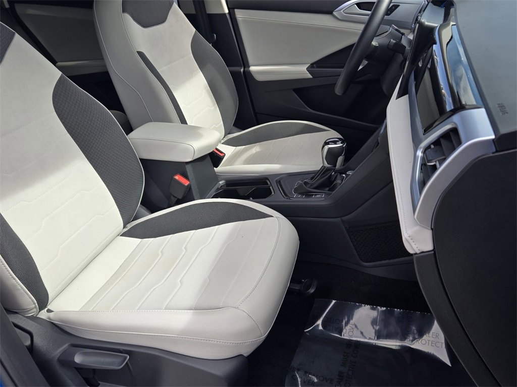Certified 2025 Volkswagen Taos SE image 20