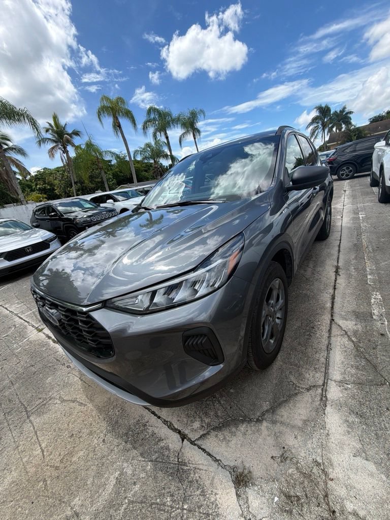 Used 2025 Ford Escape ST-Line AWD/4WD image 1