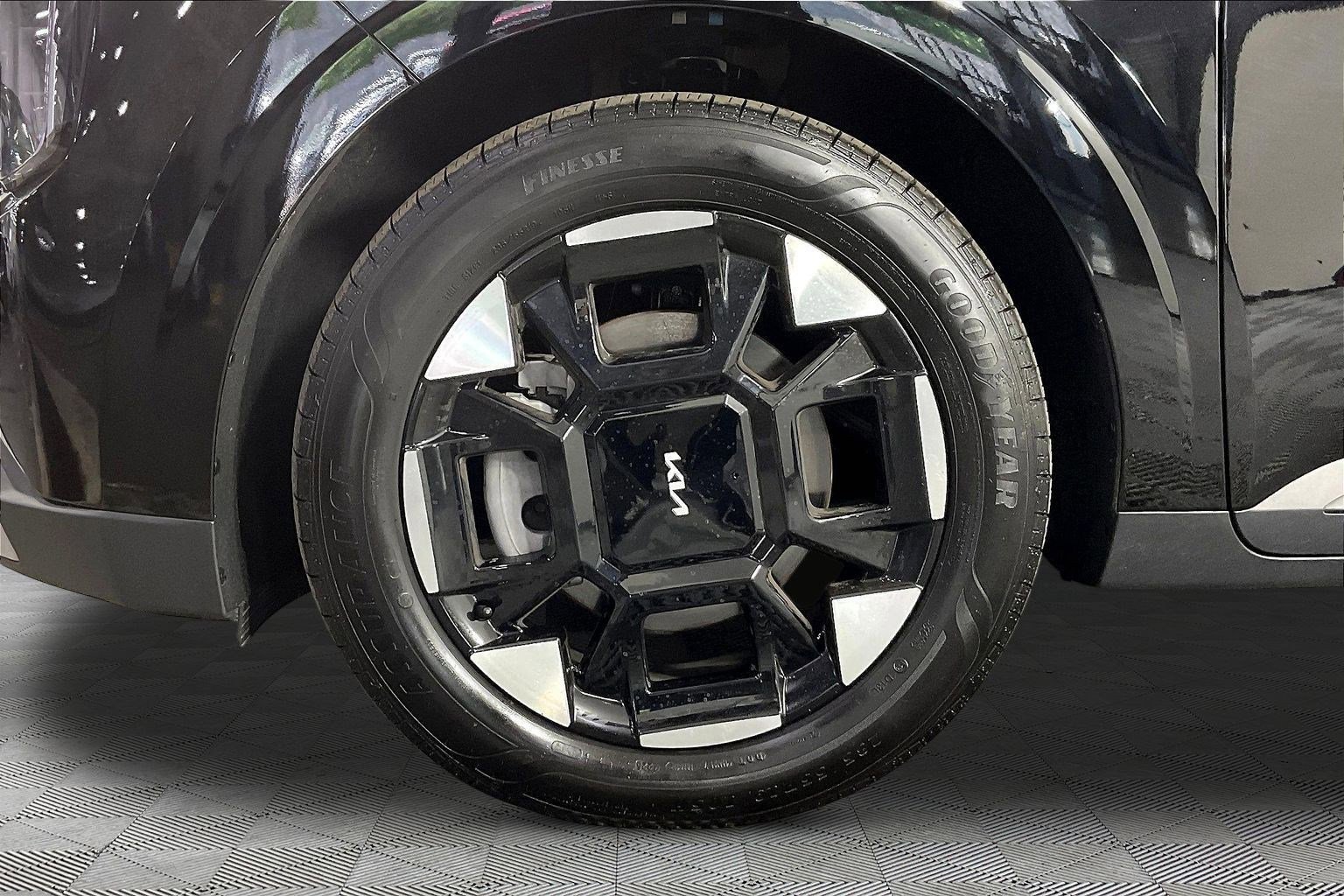Certified 2026 Kia Carnival EX FWD image 34