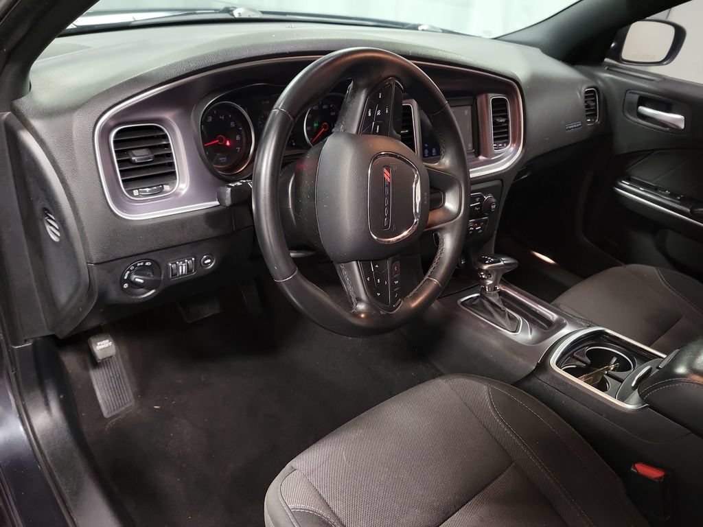 Used 2019 Dodge Charger SXT RWD image 17