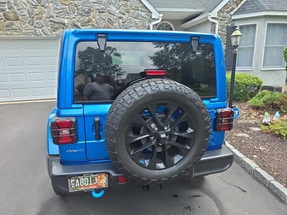 Used 2023 Jeep Wrangler Unlimited Sahara w/ Cold Weather Group AWD/4WD image 6