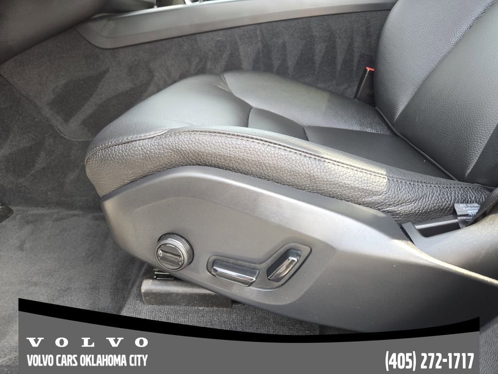 Certified 2025 Volvo XC60 B5 Plus AWD/4WD image 23