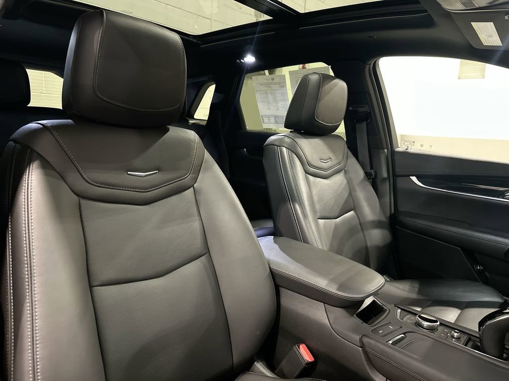 Used 2025 Cadillac XT5 Premium Luxury image 6