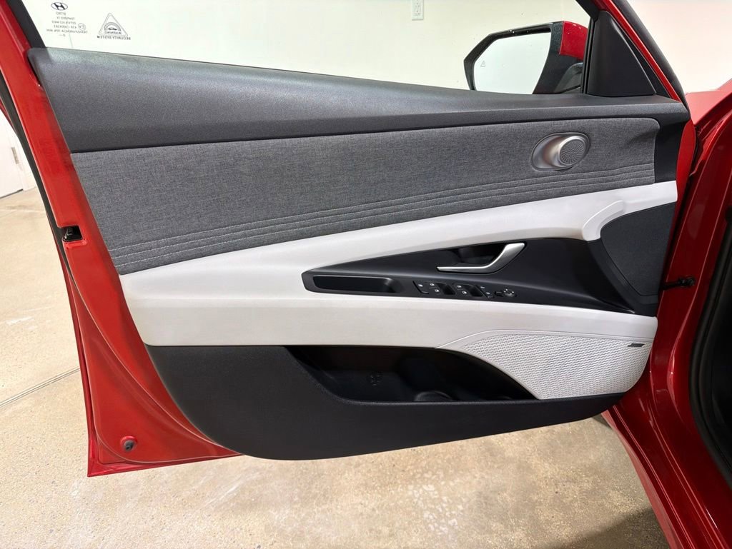 Used 2021 Hyundai Elantra Limited w/ Cargo Package FWD image 9