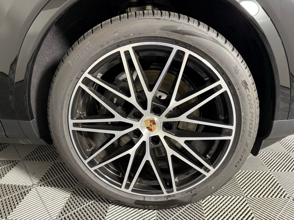 Certified 2026 Porsche Cayenne Coupe AWD/4WD image 13