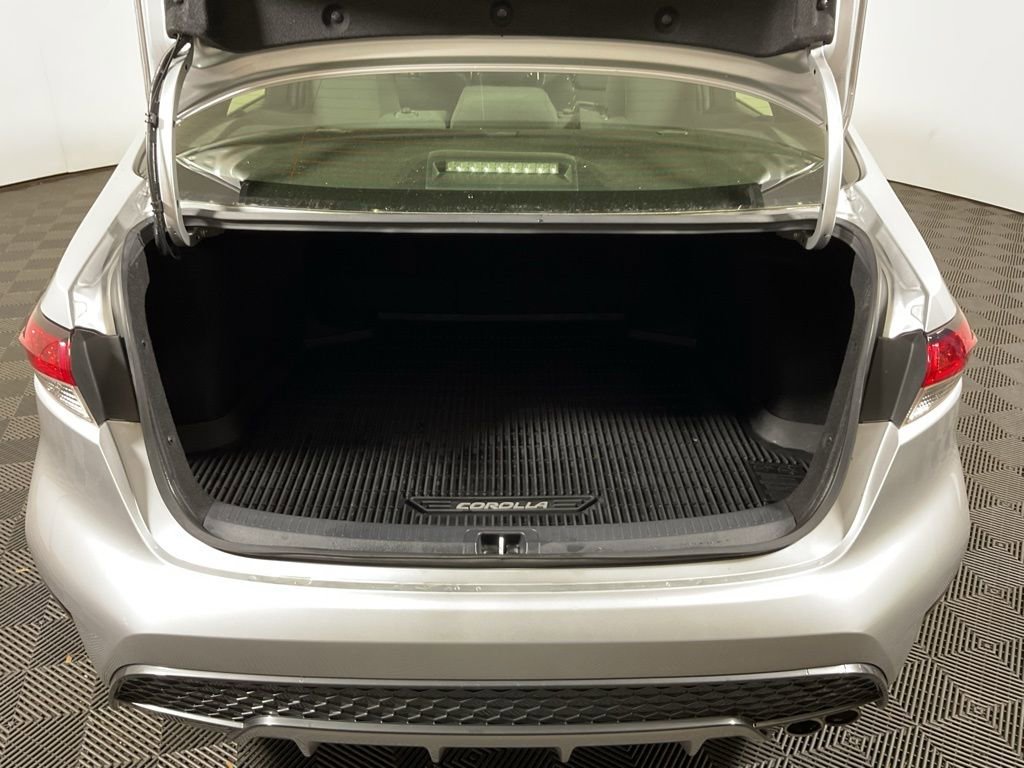 Used 2020 Toyota Corolla SE w/ SE Premium Package FWD image 17