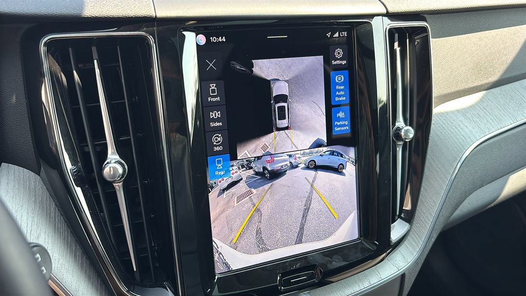 Certified 2025 Volvo XC60 B5 Plus AWD/4WD image 19