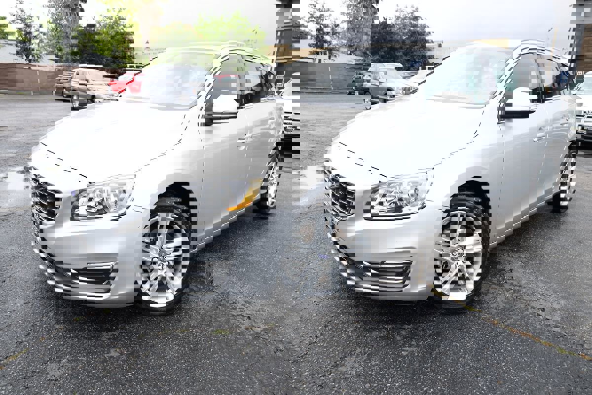 Used 2015 Volvo V60 T5 Premier FWD image 2