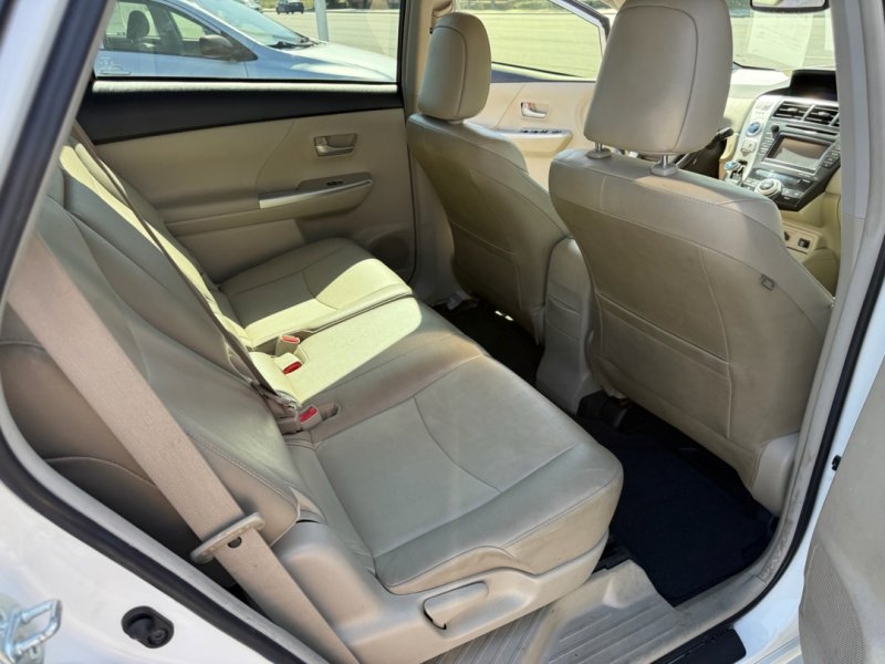 Used 2014 Toyota Prius V Five image 23